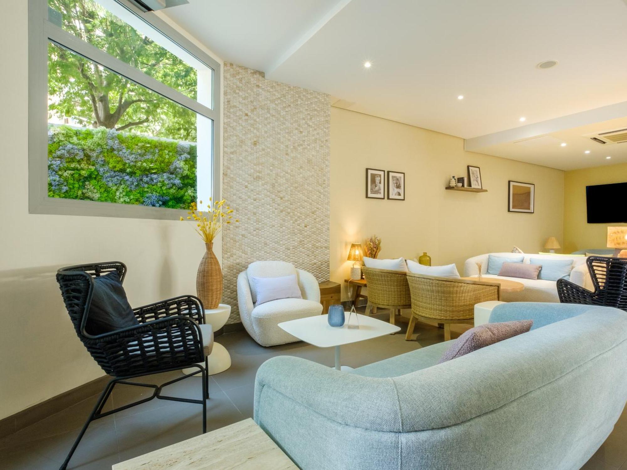 B&B Hotel Antibes Juan-Les-Pins Esterno foto